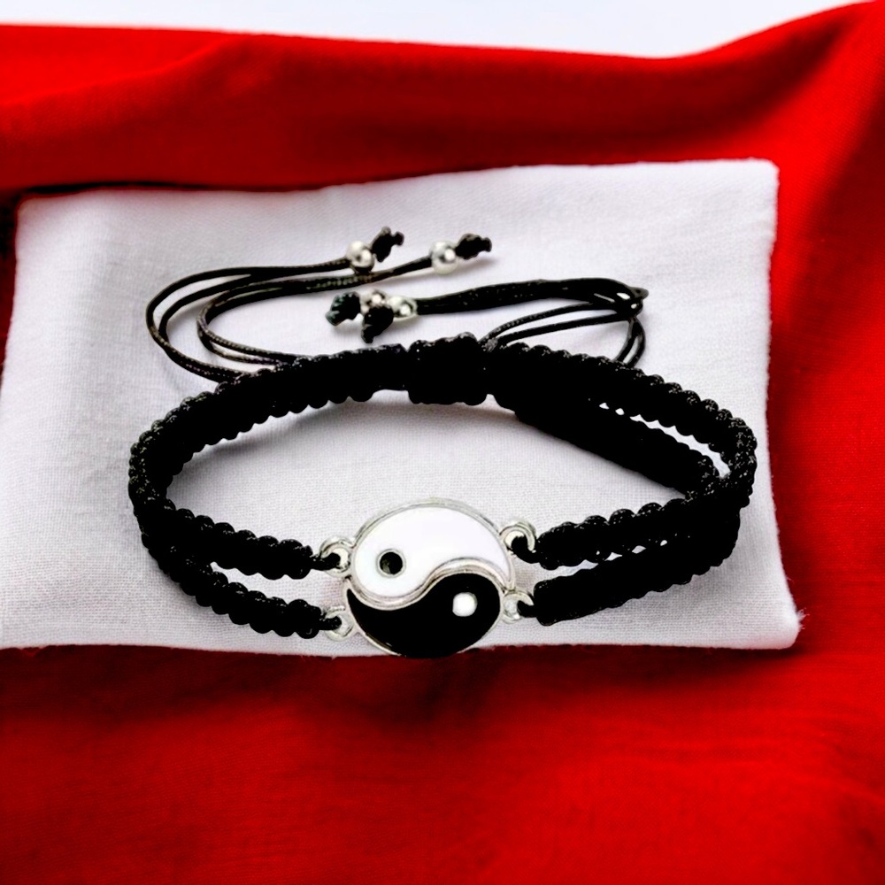 2 pcs Handmade adjustable cord thread Ying/Yang‎ bracelets